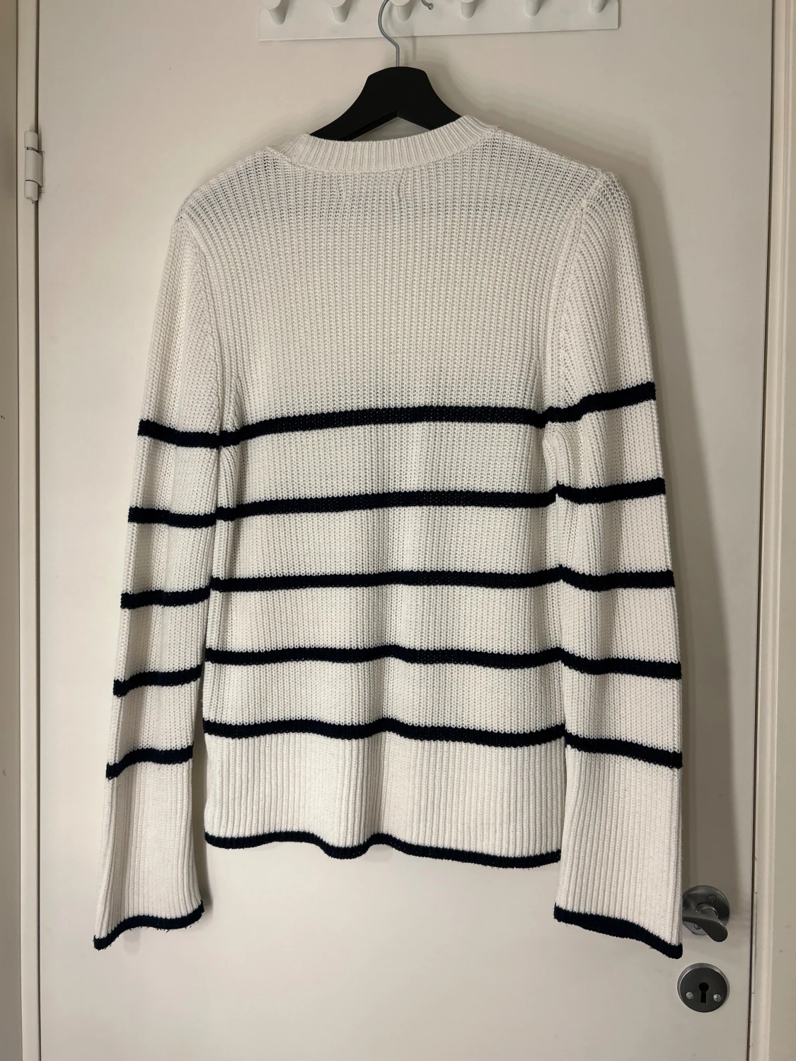 Vit stickad randig tröja Anna Field