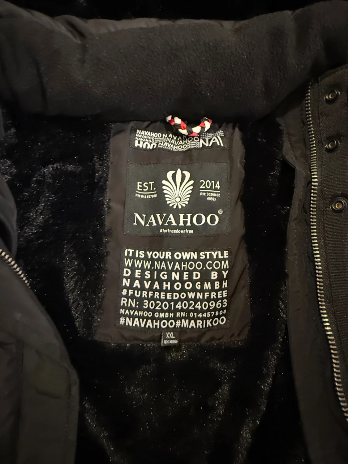 Svart pufferjacka med fuskpäls från Navahoo - 2