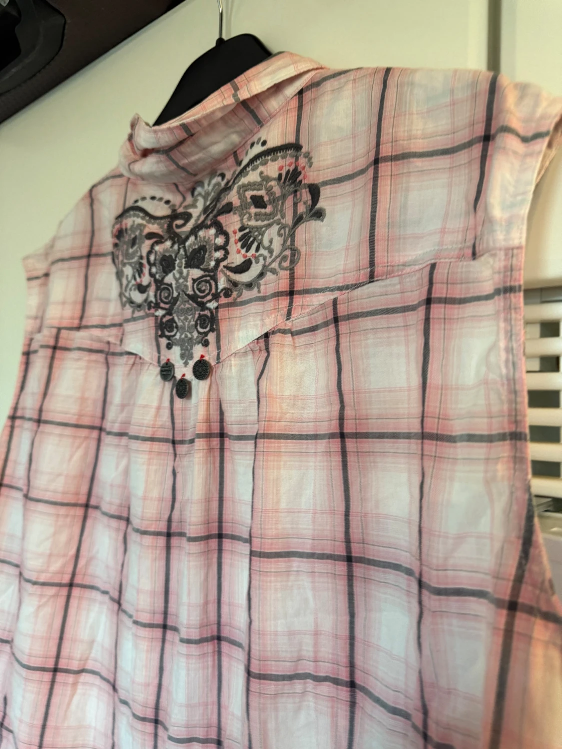 Ärmlös rutig skjorta med broderi - 6