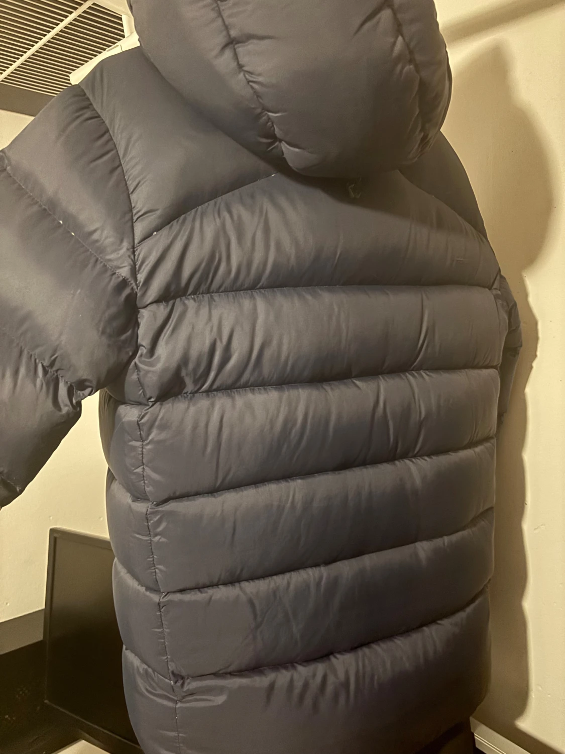 Mörkblå pufferjacka med huva från Sail Racing - 1