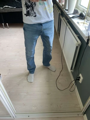 Wrangler jeans - Wrangler jeans i storlek 29/32 nypris 1199. 