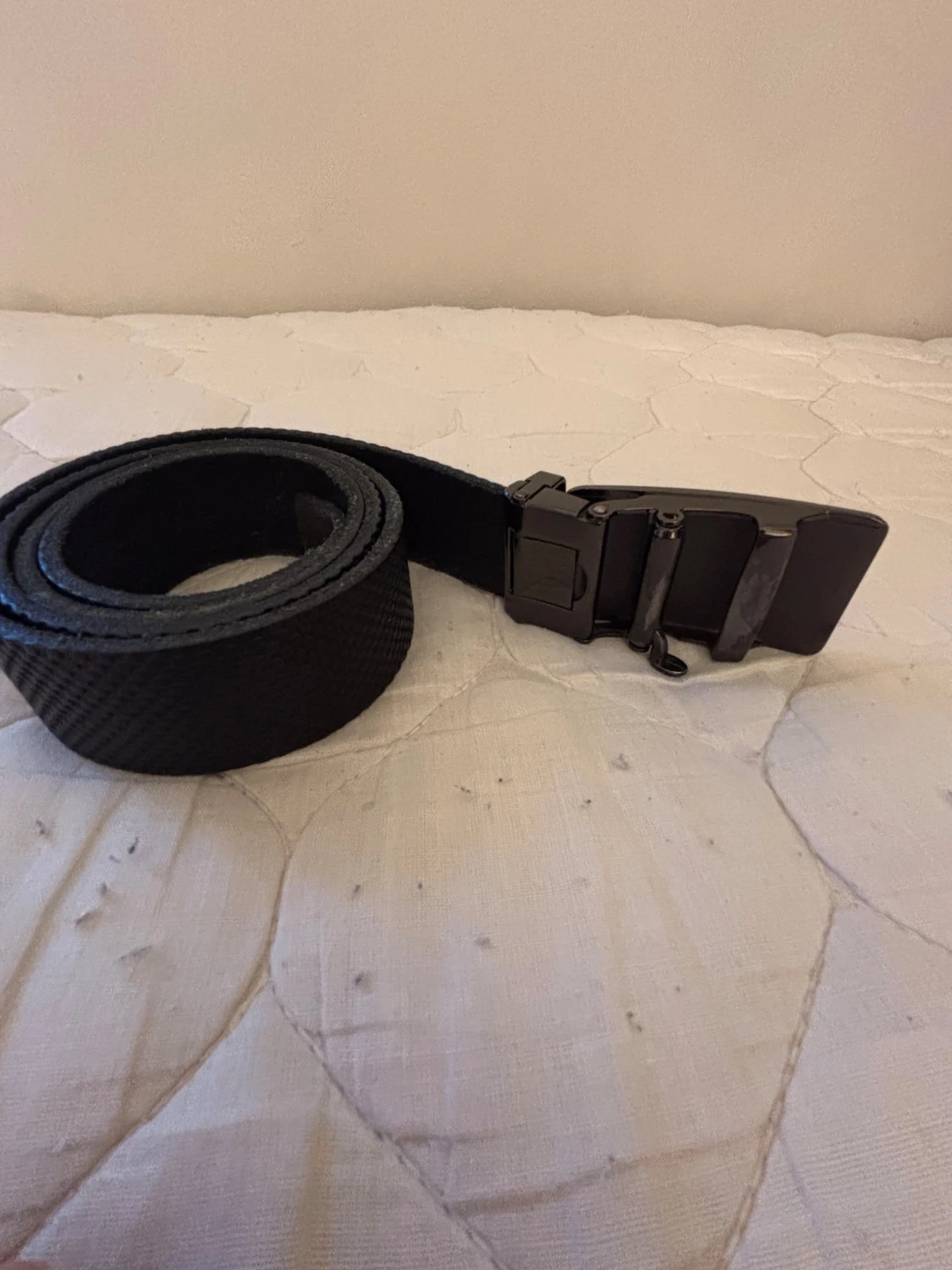 Svart Hugo Boss bälte med metallspänne - 1