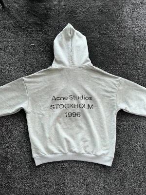 Acne Studios Hoodie - En acne studios hoodie i nyskick, knappt använd. Storlek L, skick 10/10. Pris går att diskutera✅