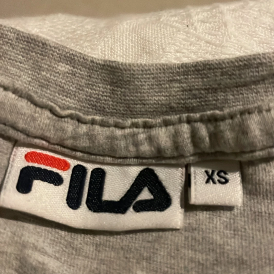 Grå FILA t-shirt med stor logga - 1