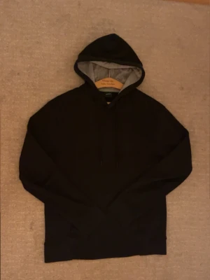 Boss hoodie.  - Säljer denna boss hoodie knappt använd.