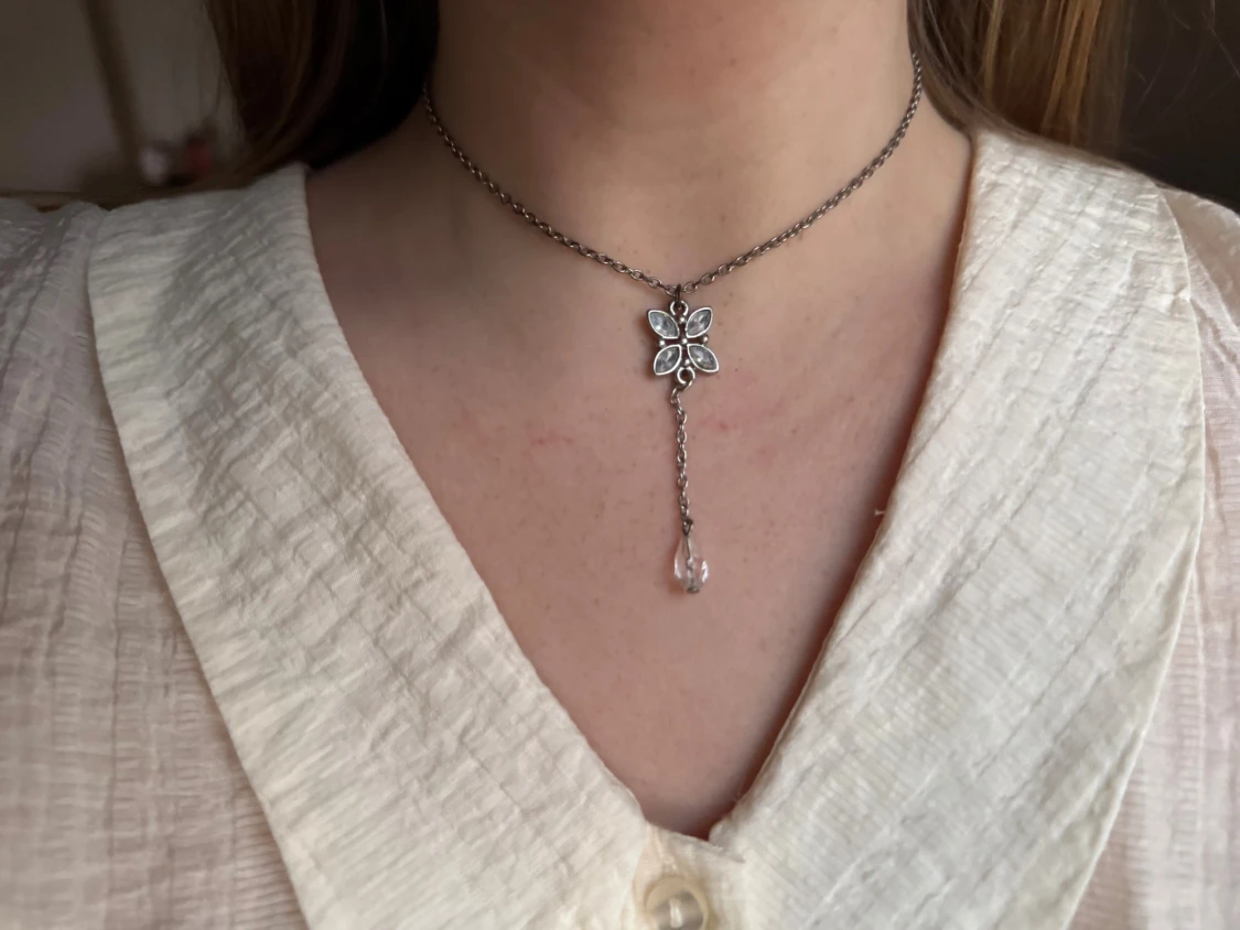 Handgjort repurposed halsband 