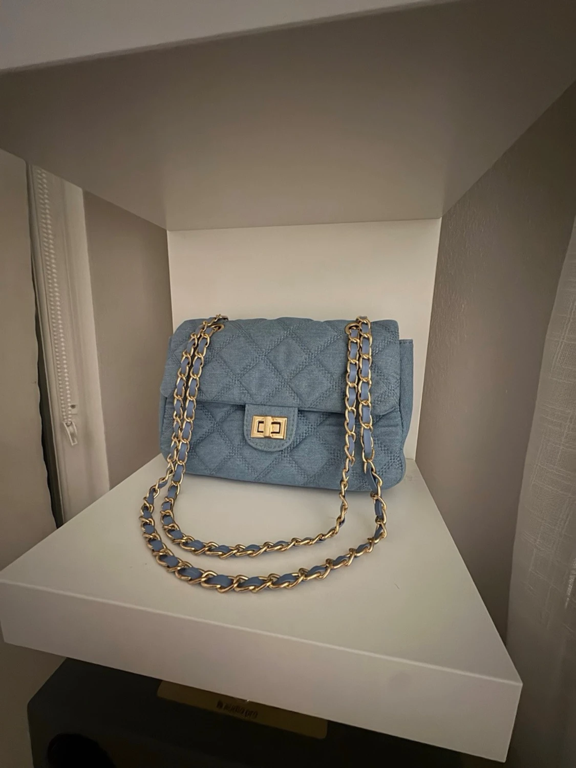 Blå quiltad axelväska med kedja - 1