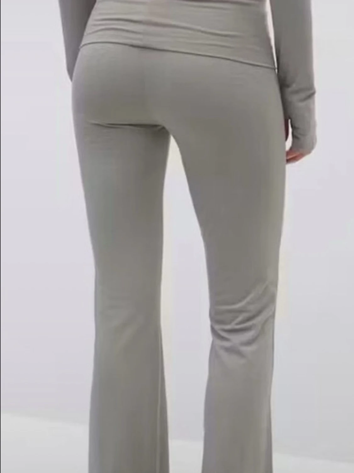 Grå bootcut mjukisbyxor - 1