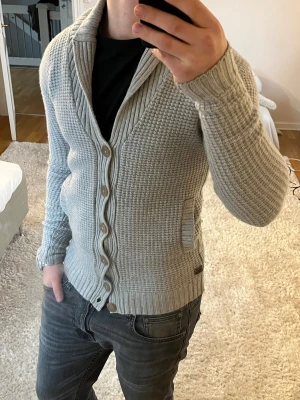 Lacoste Cardigan  - Cardigan | Mycket bra skick | Size - S | Pris 449 | Hör av dig vid minsta fråga eller fundering📩