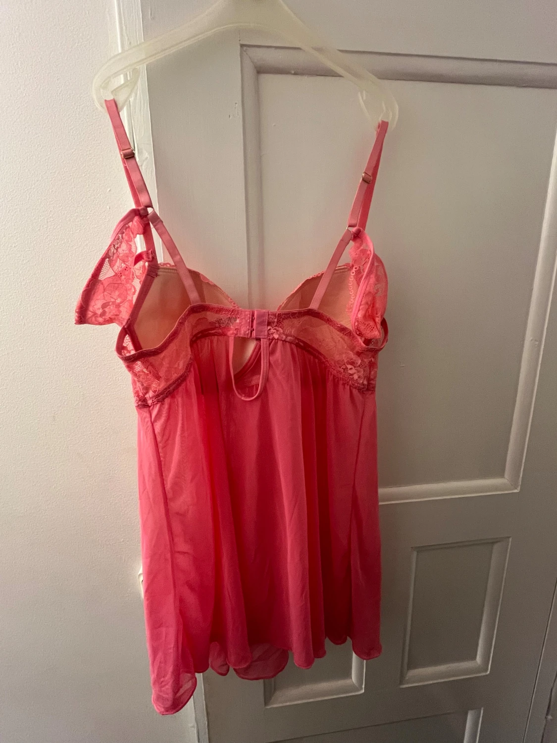 Rosa spetsväst med tunna axelband - 1