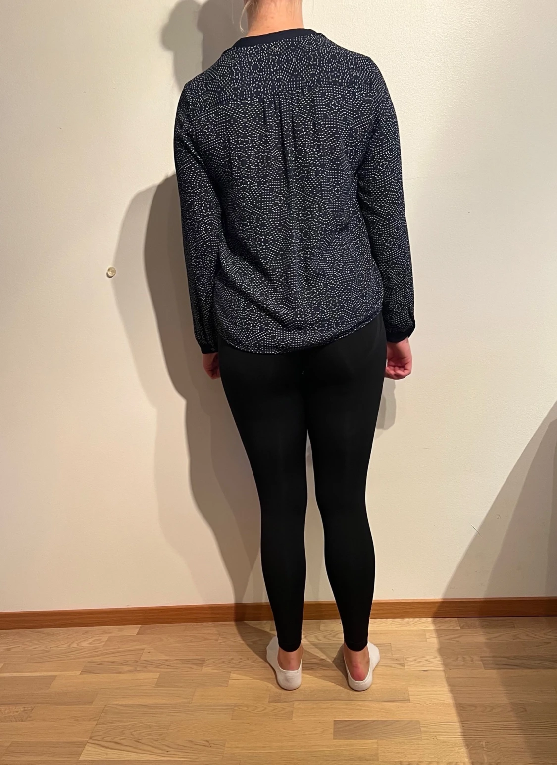 Marinblå blus. Stockhlm, MQ/Marqet - 1