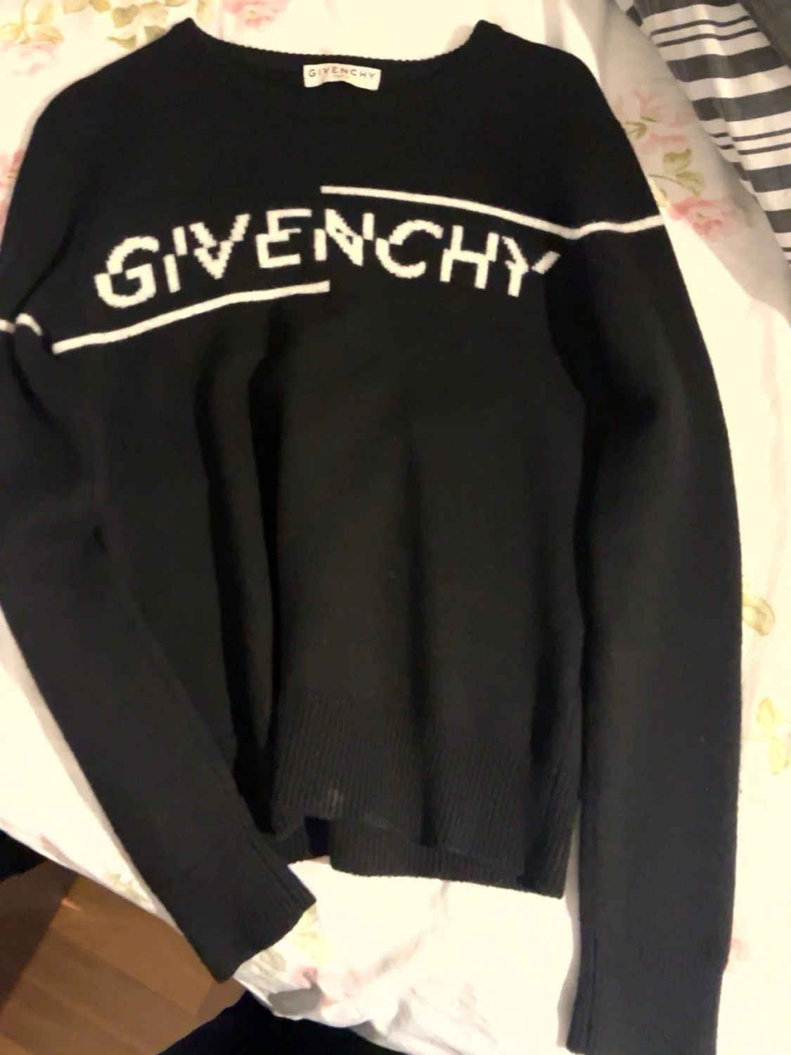Svart stickad tröja från Givenchy
