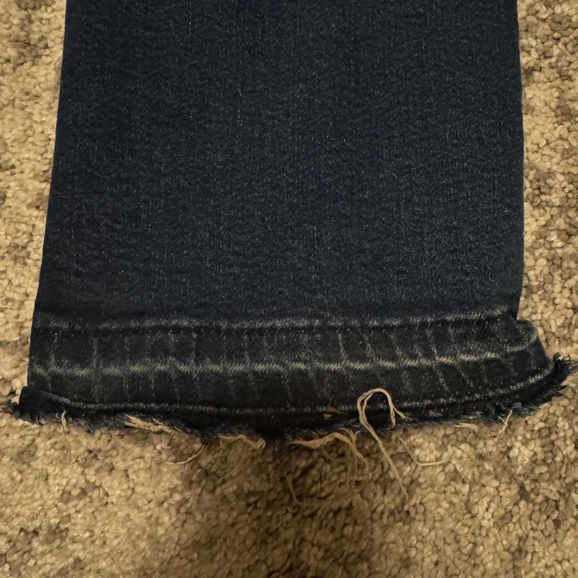 Blå bootcut jeans från Gina Tricot - 4