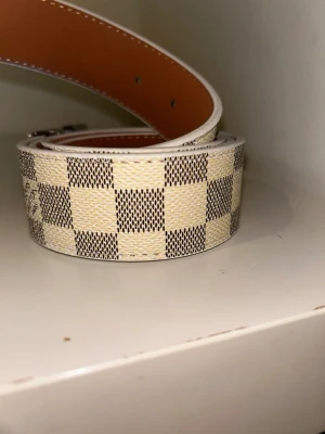 Rutigt bälte  - Helt oanvänd, 7 st i lager 