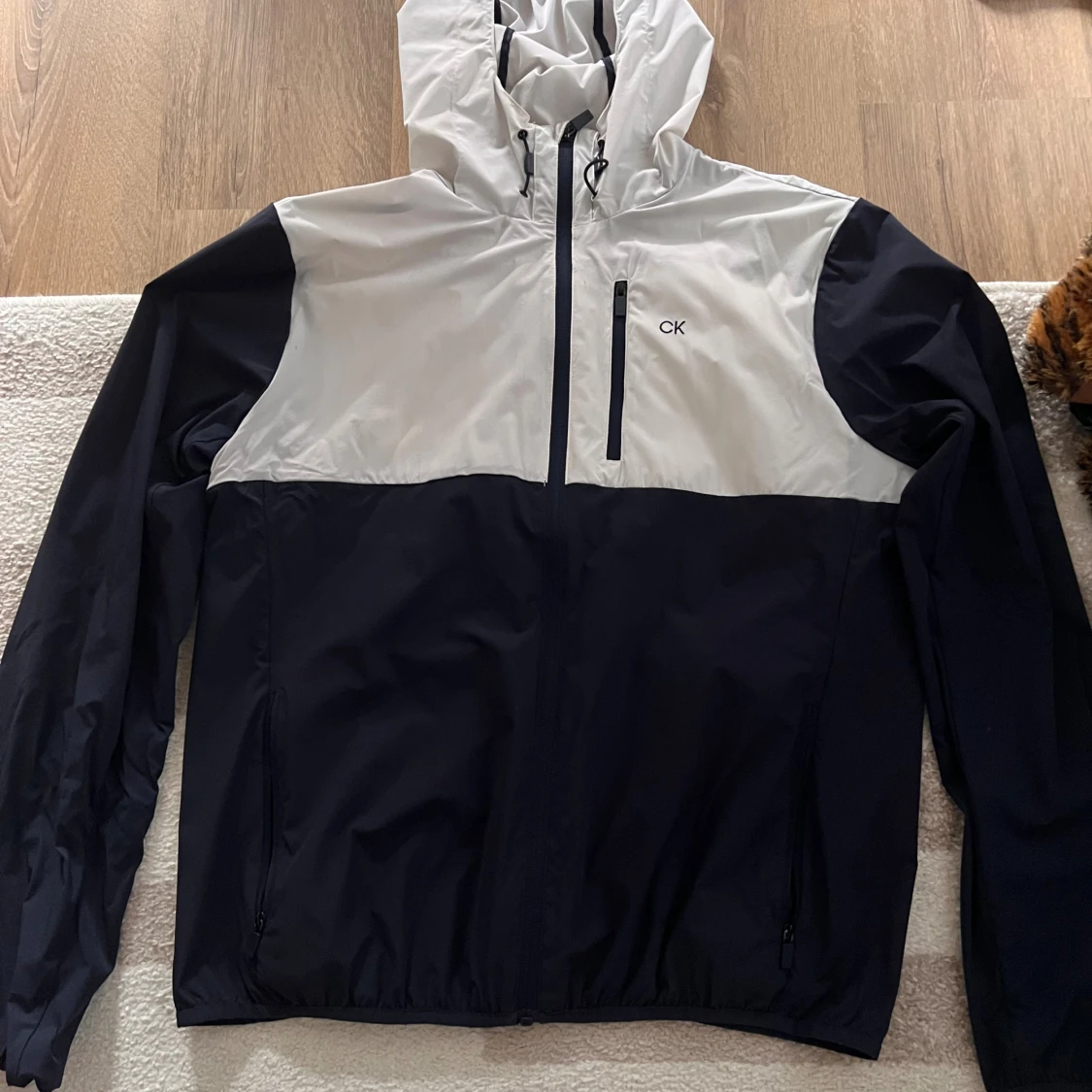 Calvin Klein svartvit vindjacka