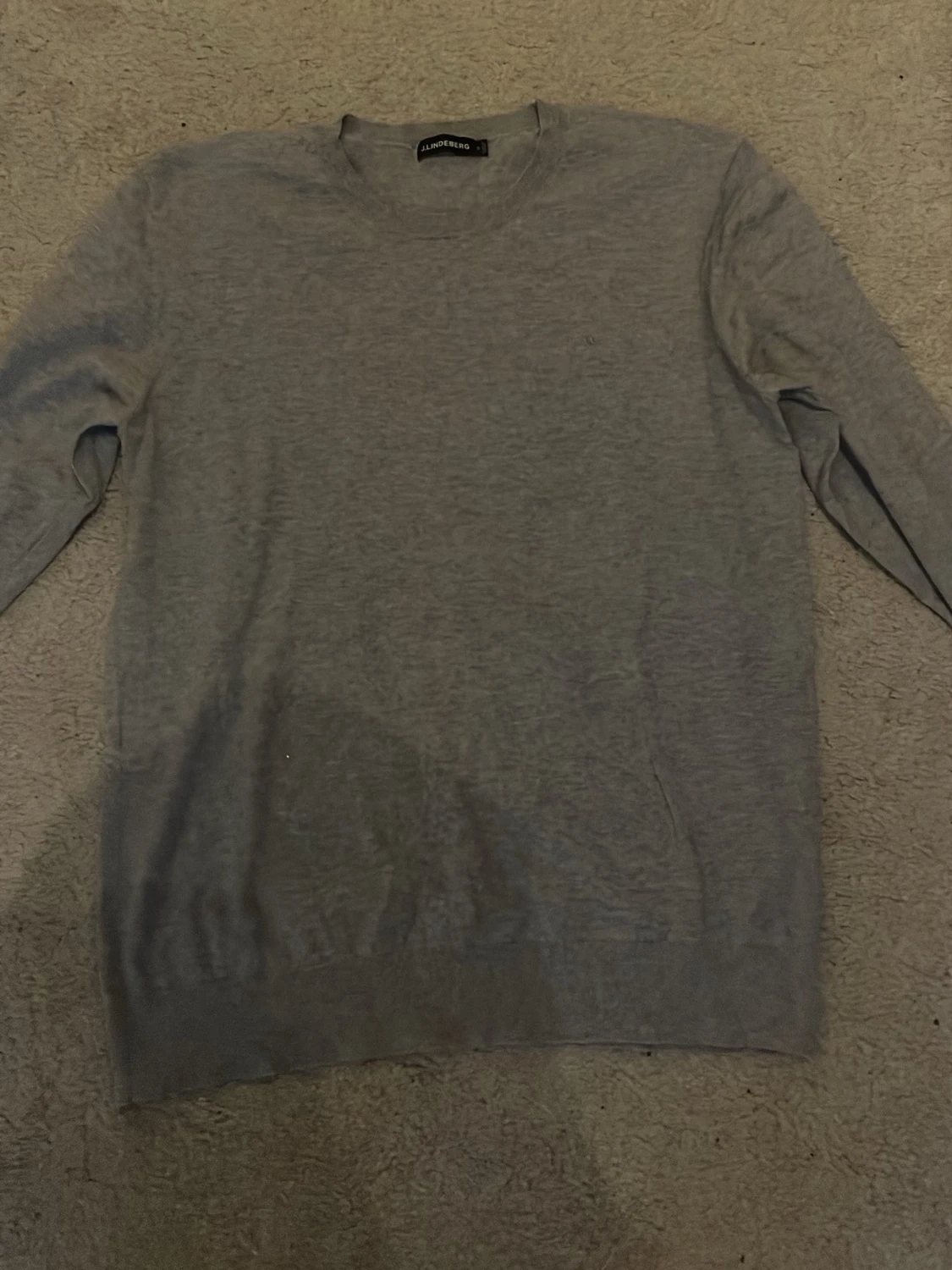 Grå stickad tröja från J.Lindeberg