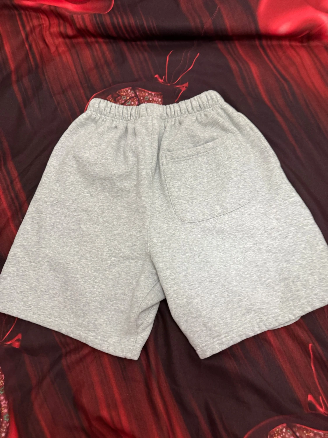 Grå Essentials Fear of God shorts - 1