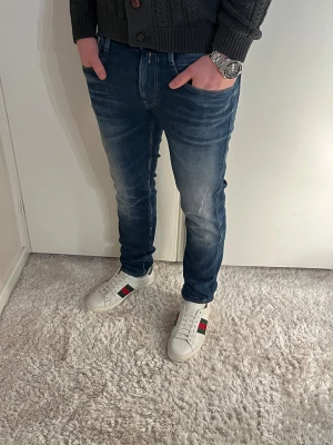 Replay Anbass jeans - Replay Jeans | skick 9/10 | Storlek 33/32 | Pris - 599kr | Modellen är ca 179cm lång | Hör av dig vid minsta fråga eller fundering!!