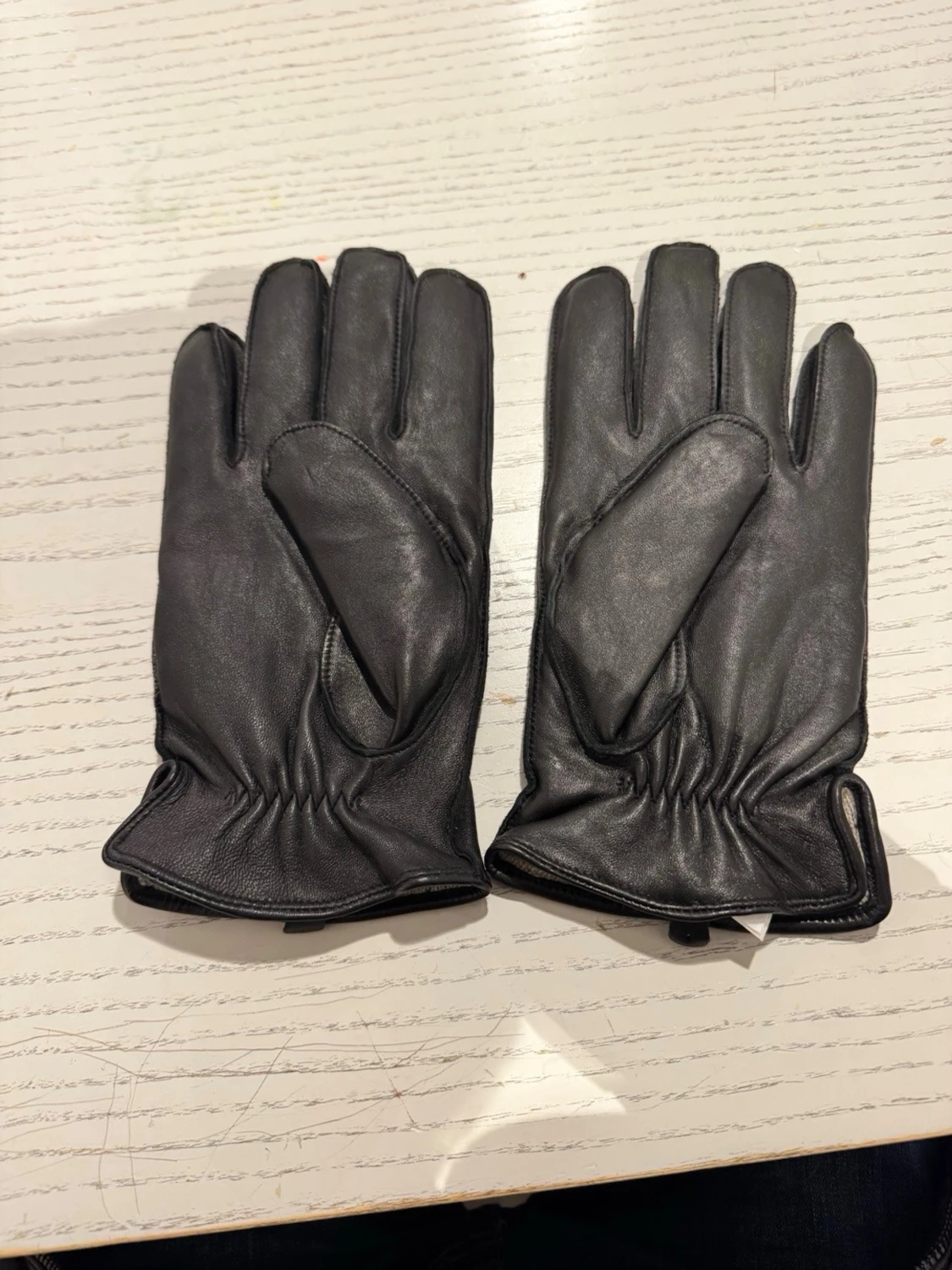 Svarta skinnhandskar/lädervantar  - 1