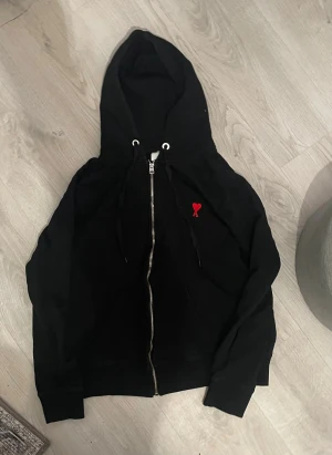 Ami zip - Säljer en ny Ami hoodie