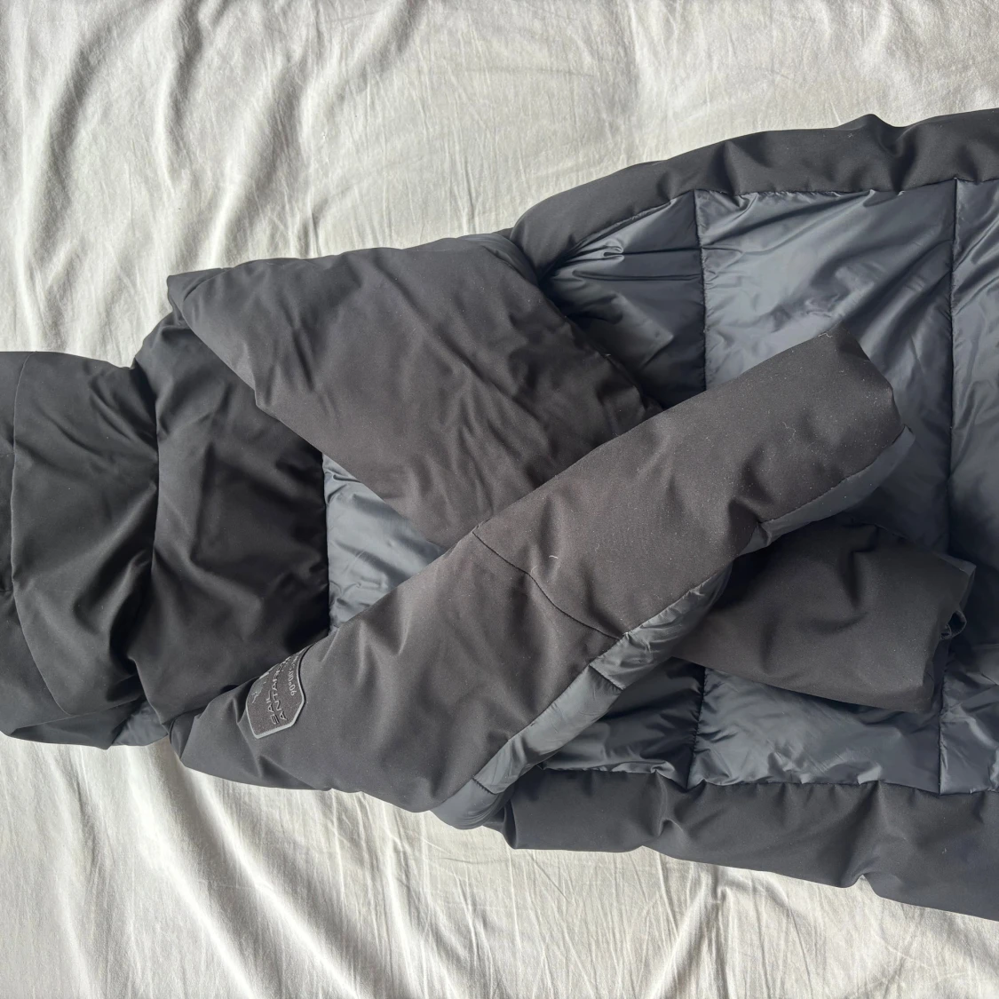 Svart och grå dunjacka Sail Racing - 1