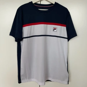 t-shirt - FILA - T-shirt från FILA, använd men gott skick. Strl L 