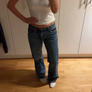 Straight jeans zara - Storlek 38, jag är 170 för referens