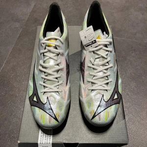 Mizuno Alpha II Elite - Storlek 43, 28CM, helt nya. Nypris 3.699