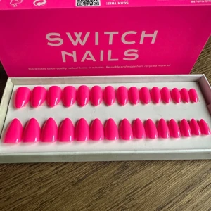 Switch Nails Legwarmers Almond - Helt oanvända Switch Nails i färgen Legwarmers. Form: Almond Alla tillbehör följer med. 