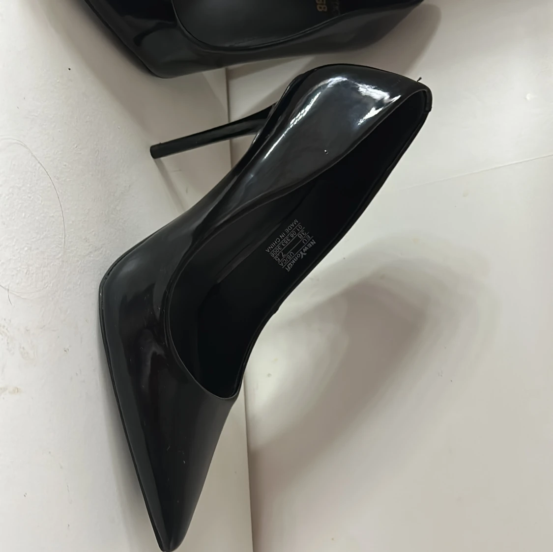 Svarta lackklackar med spetsig tå - 2