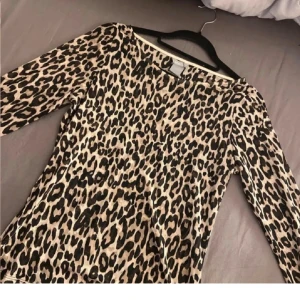 Leopard tröja - Trekvart 