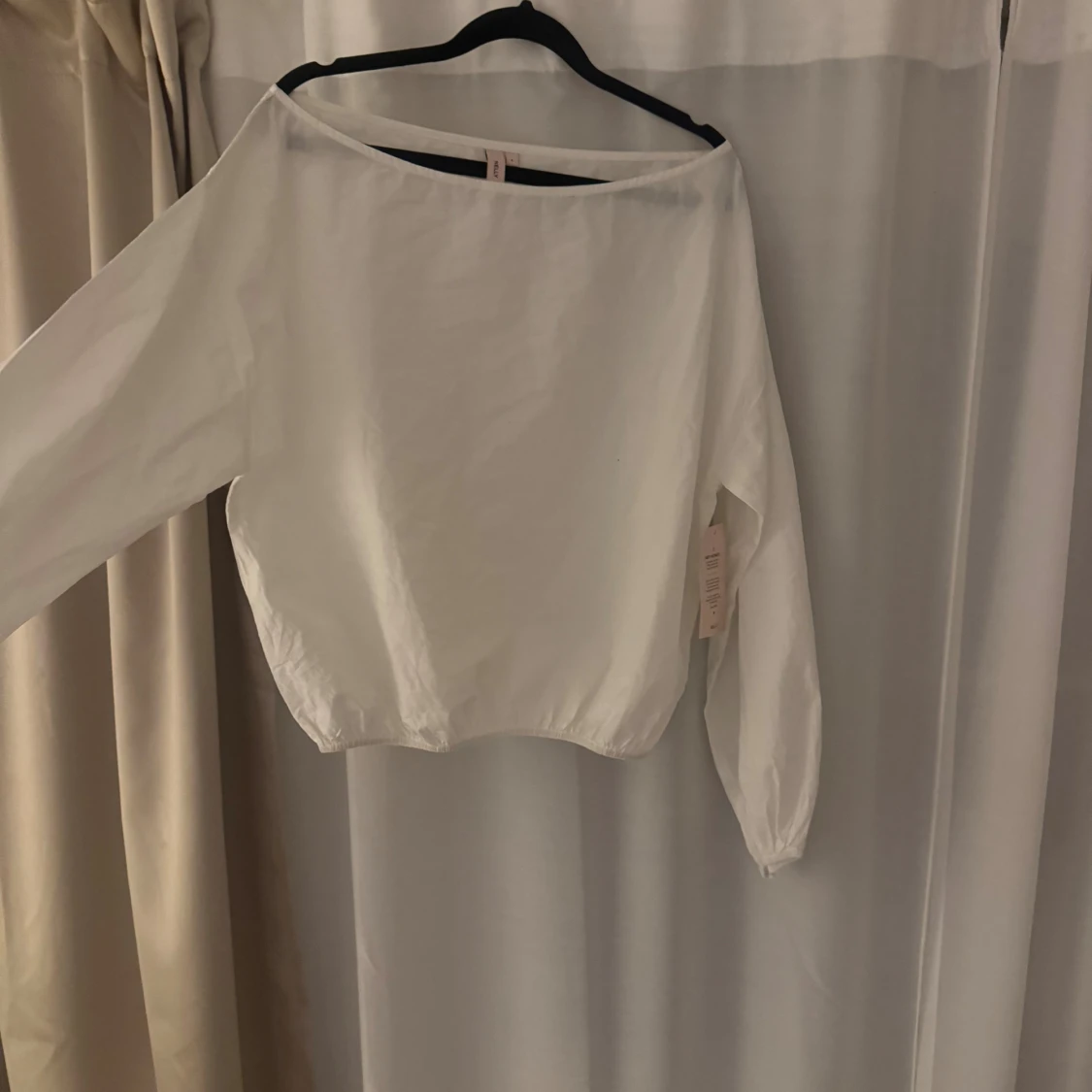 Vit volymblus från Nelly - 1