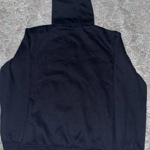 Cp company kofta  - Extremt bra skick, passar både XL och L, samt prislappen på! Ta fynden fort innan den försvinner. 