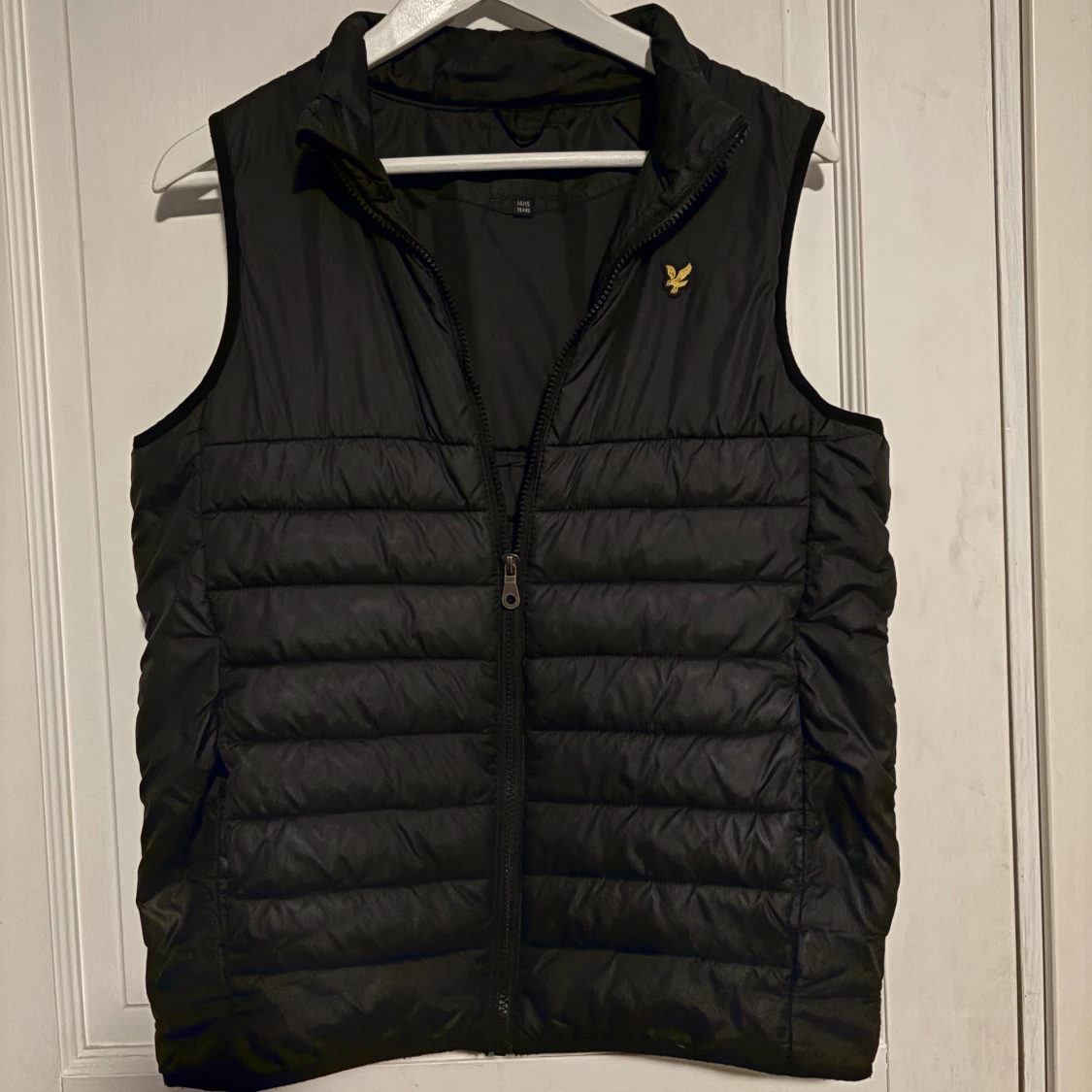 Svart dunväst från Lyle & Scott Junior