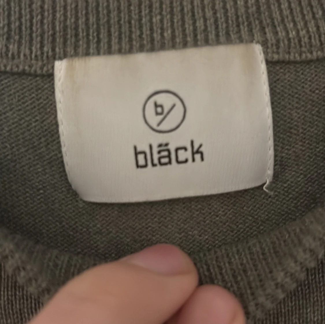 Grå-grön stickad tröja från Bläck - 2