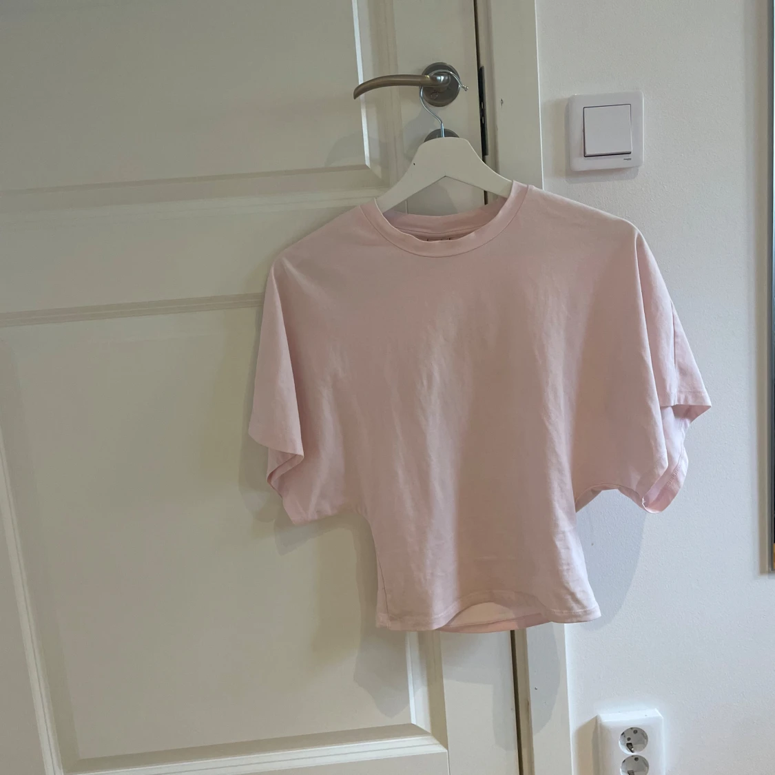 Ljusrosa t-shirt från Nelly