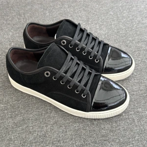 Lanvin Skor | 44 - Lanvin Dbb1 sneakers | Grymt skick | Storlek 9, passar 43-44 | Endast skorna ingår | INGA BYTEN | Fraktar spårbart eller möts upp i Täby 