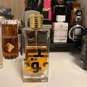 Ameer al oud - Den här doften är Inspererad av by the fireplace, och passar perfekt till vinter vädret! Runt 65ml kvar för 255