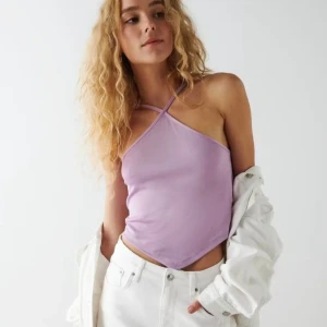 Lila topp ginatricot - Lila topp/linne från ginatricot i storlek Xs. Har använt den cirka 2 gånger bara. Är i mycket bra skick.