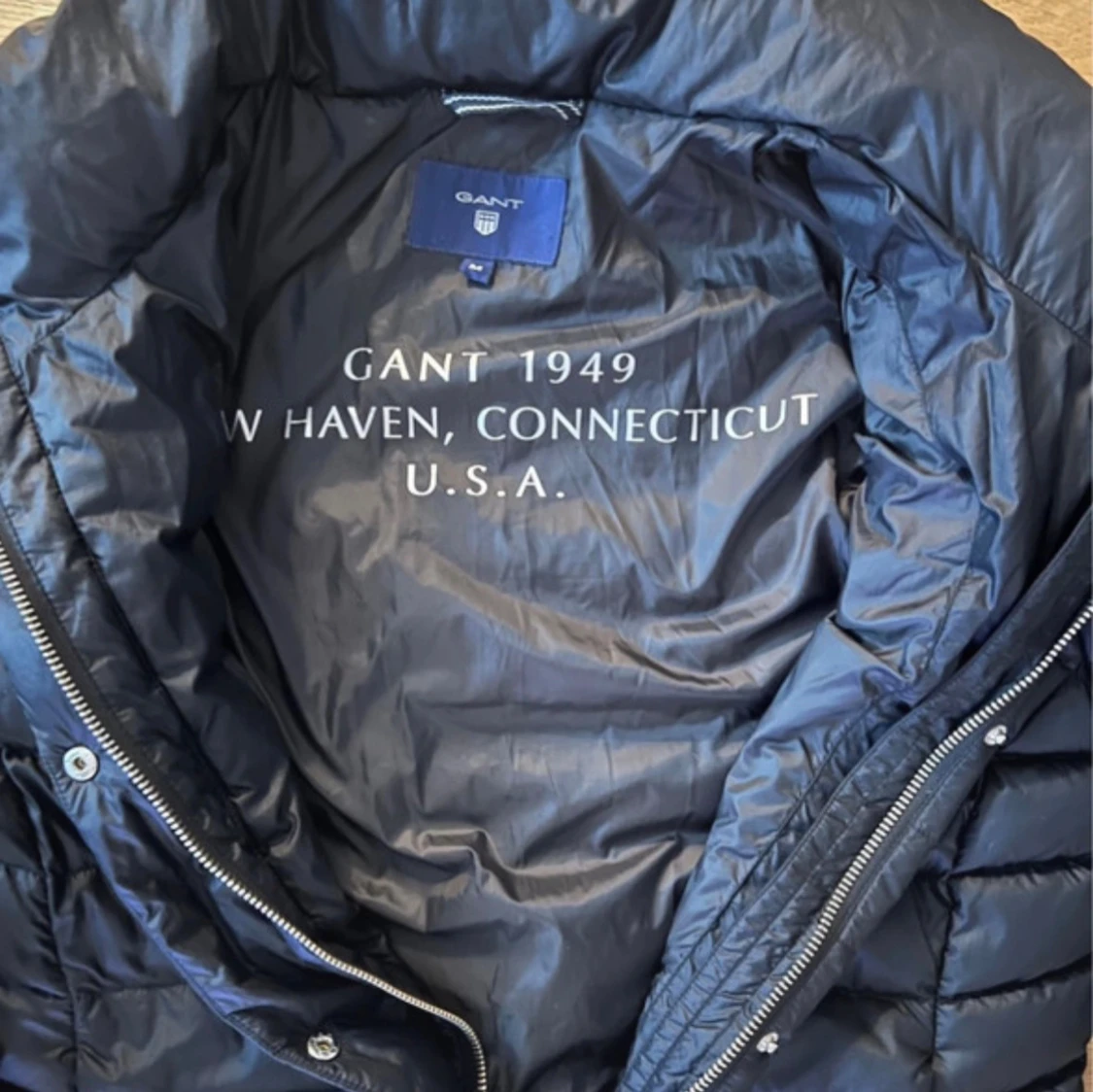 Svart dunjacka från GANT, M - 4