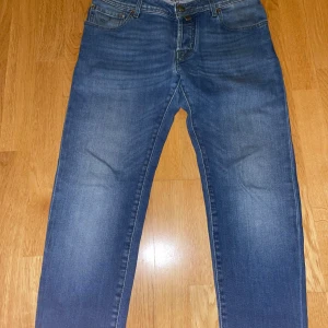Jacob cohen jeans modell 622 slimfit - Säljer ett par snygga dondup jeans som har gått sönder i skrevet (bild 5) men annars rätt bra skick ,pris 1099