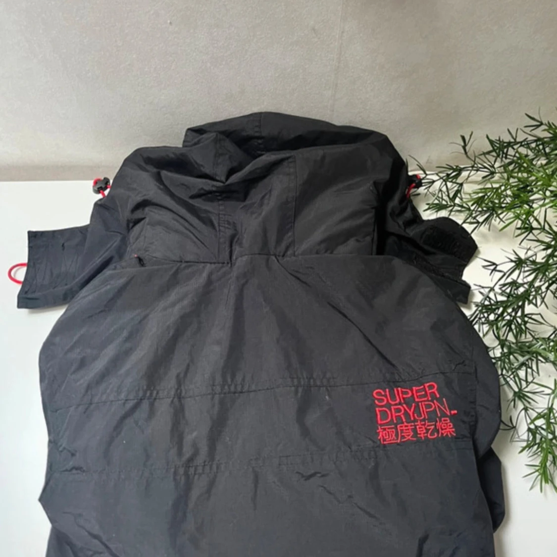 Svart vindjacka från Superdry S - 2