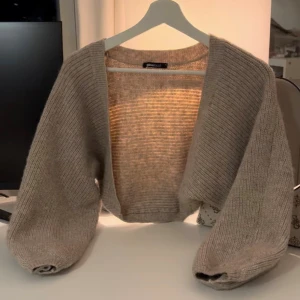 Populär Gina Bolero - Den populära boleron från Gina! Säljs för satt pris😊