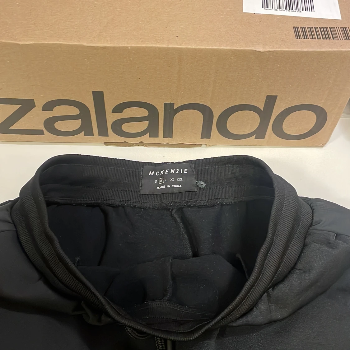 Svarta shorts från McKenzie med snörning - 1