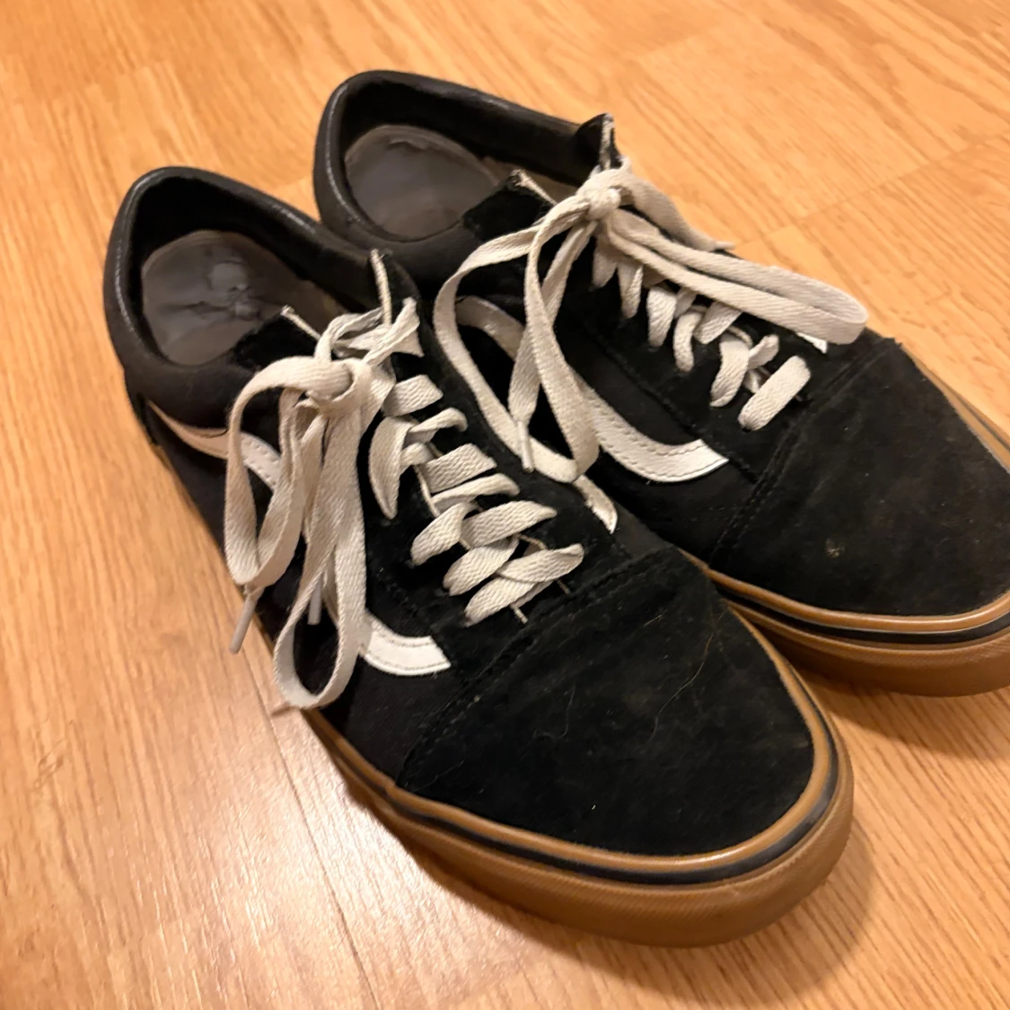 Svarta Vans sneakers med vit sula