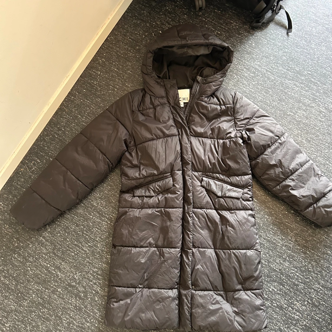 Svart lång pufferjacka från ICHI - 2