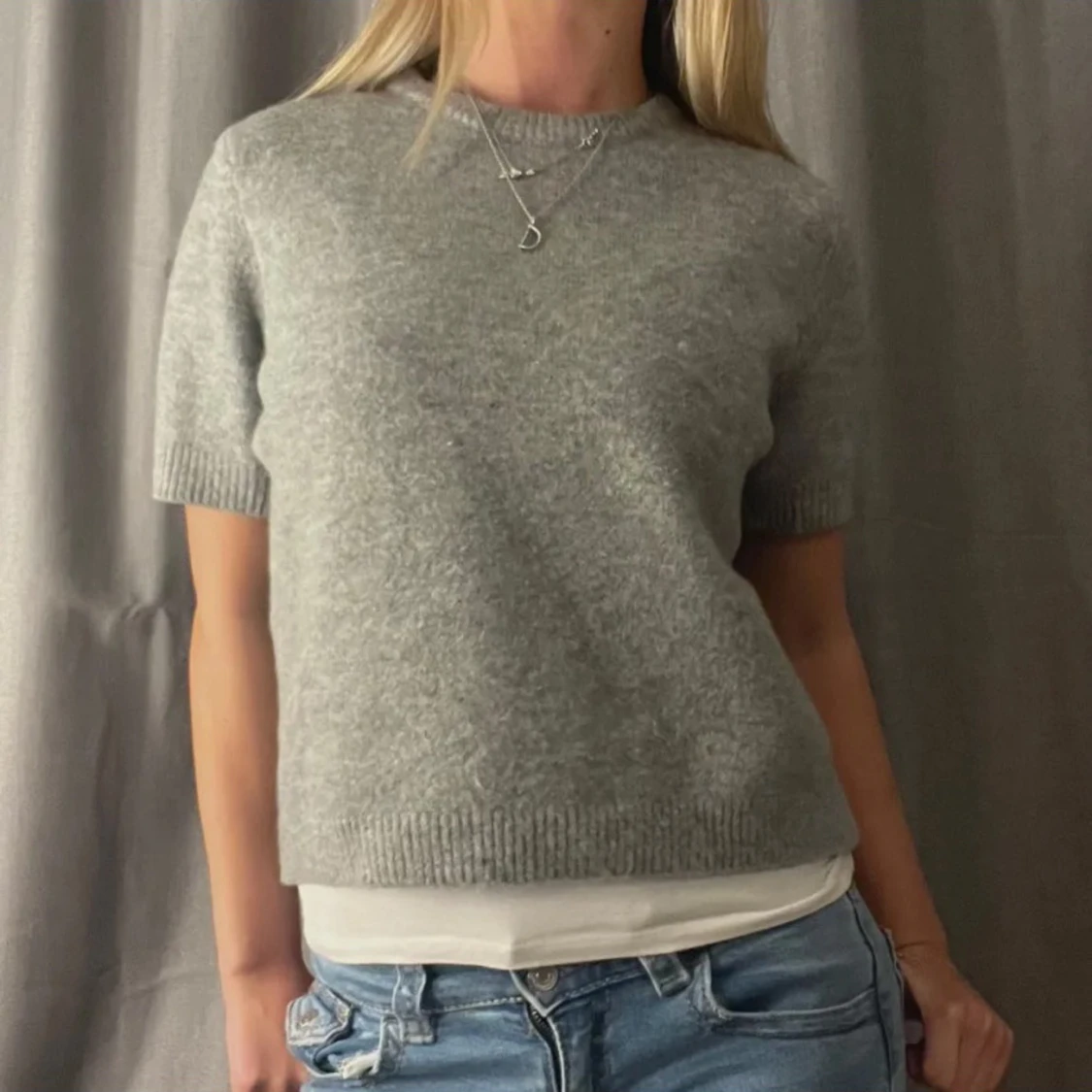 Grå stickad kortärmad tröja från Zara - 1