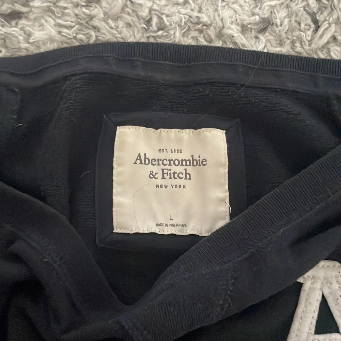 Svart sweatshirt från Abercrombie & Fitch - 2