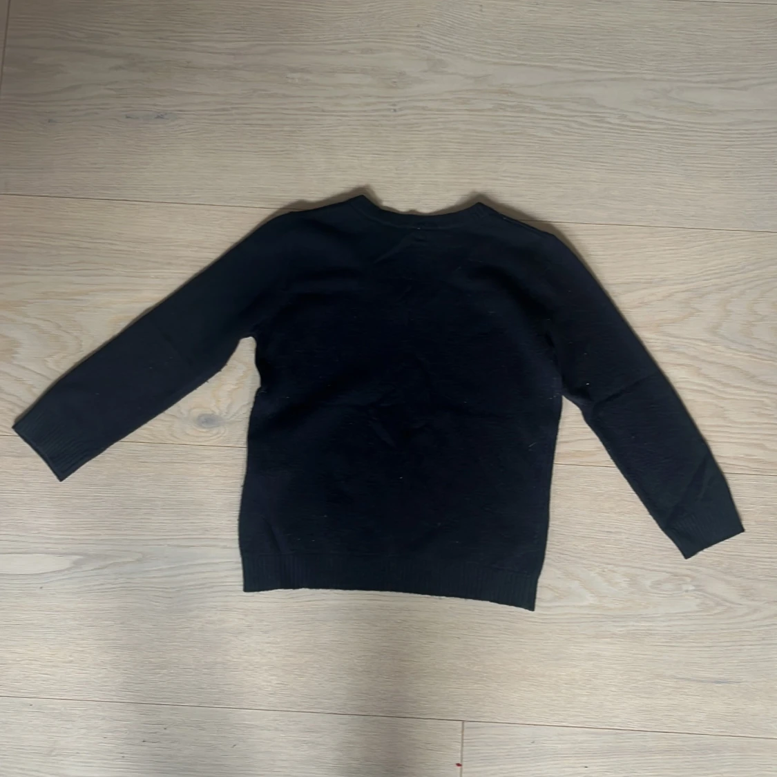 Svart v-ringad tröja från Benetton - 1