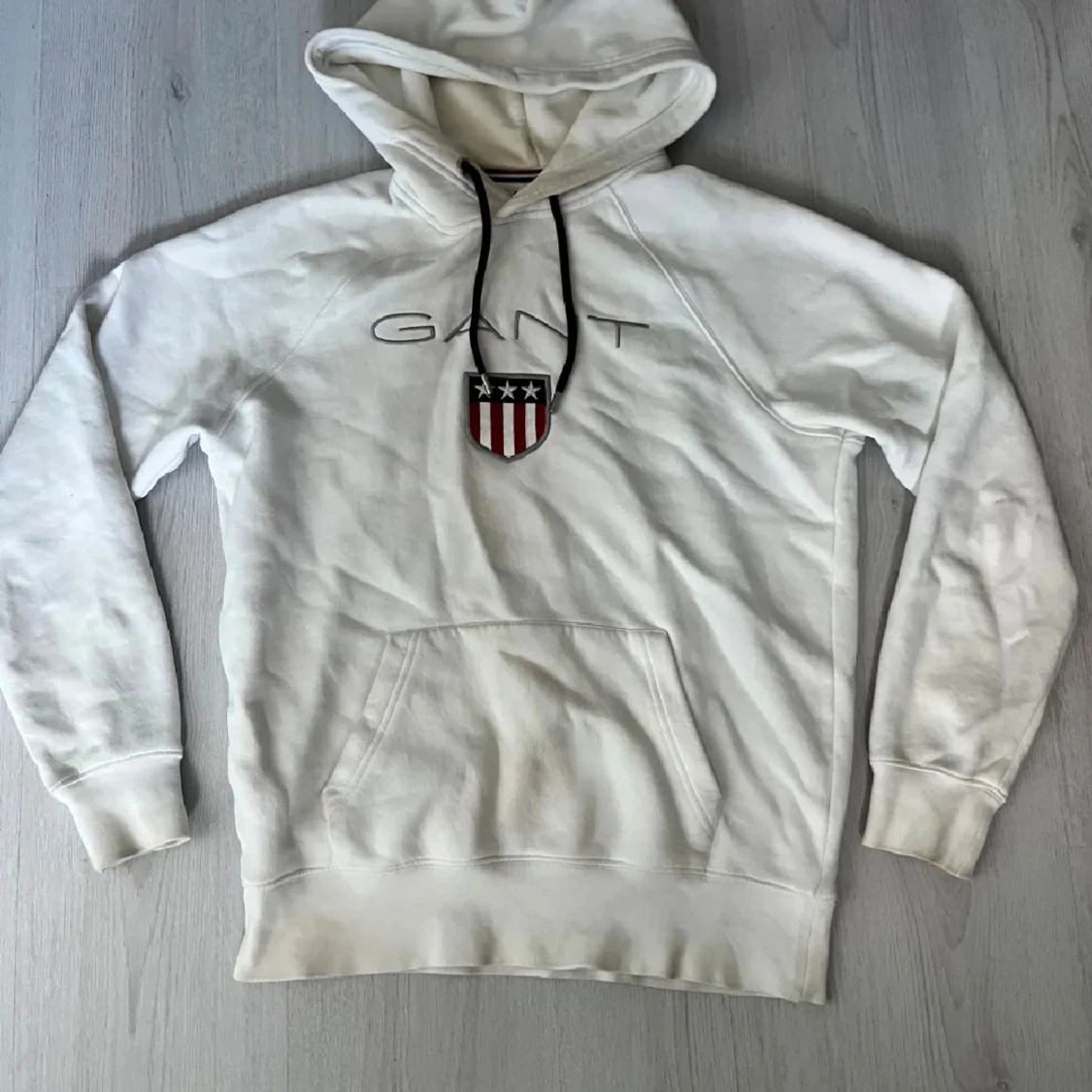 Vit GANT hoodie 